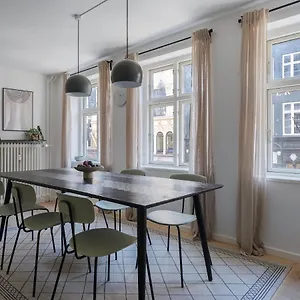 Sanders Main - Popular Two-bedroom Duplex Next To Magical Nyhavn Appartement Copenhague